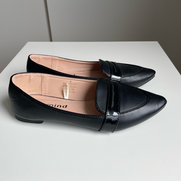 Black loafers with pointed toe and black buckle office shoes casual shoes size 6 - Picture 1 of 6